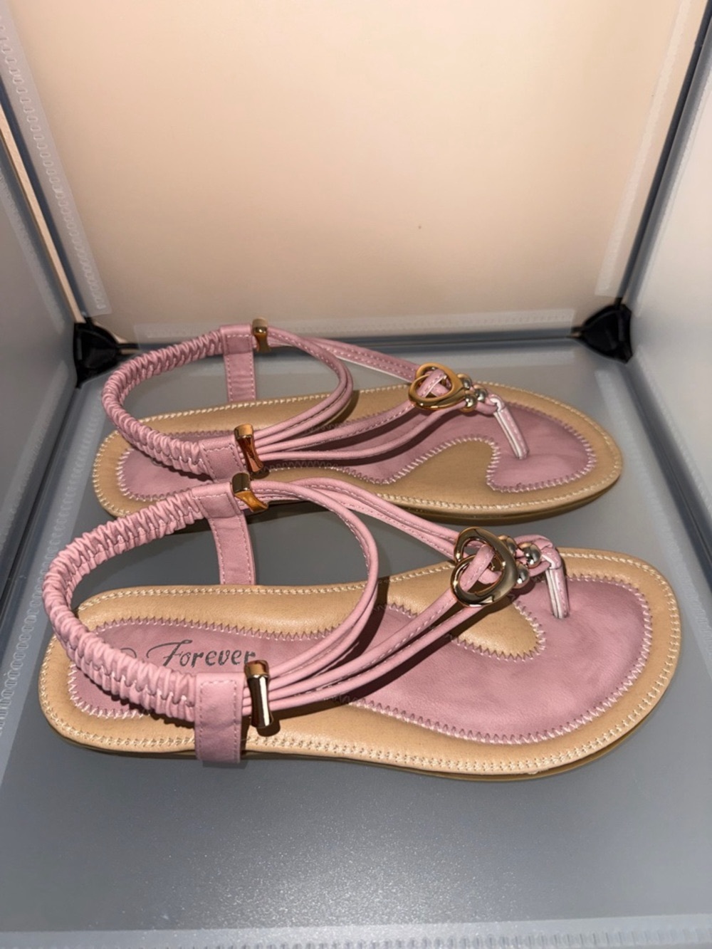 Women's Heart Shaped Pendant Blush Sandals Size 5 New - Picture 5 of 7